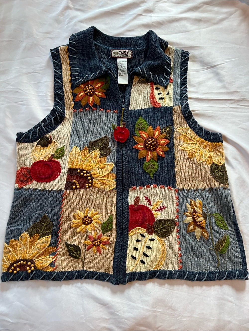 Tiara International Size Medium Vest Embroidery Apple Sunflower
